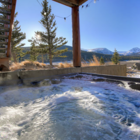 Colorado yoga retreat hot tub