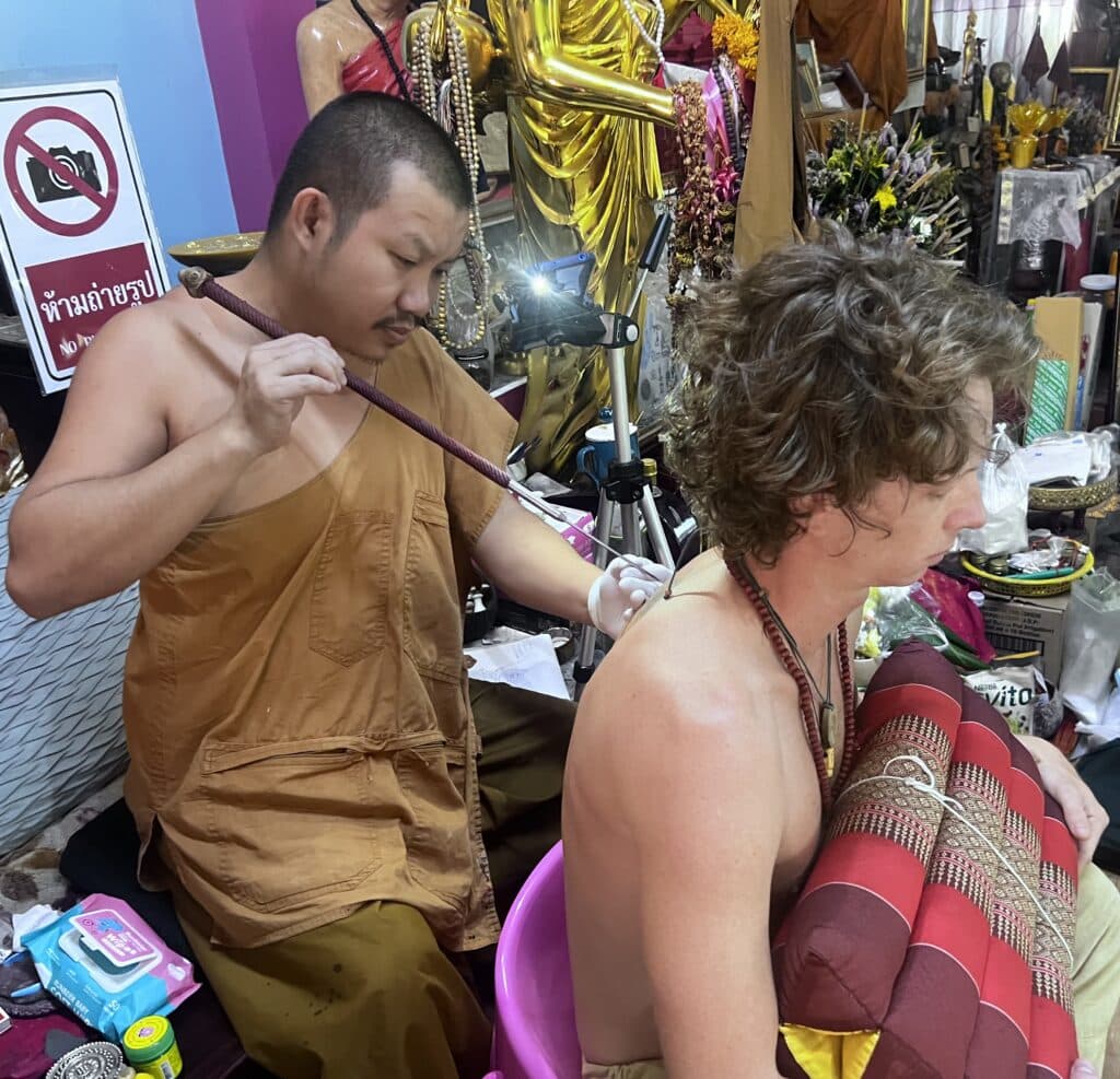 sak yant tattoo chaing mai thailand