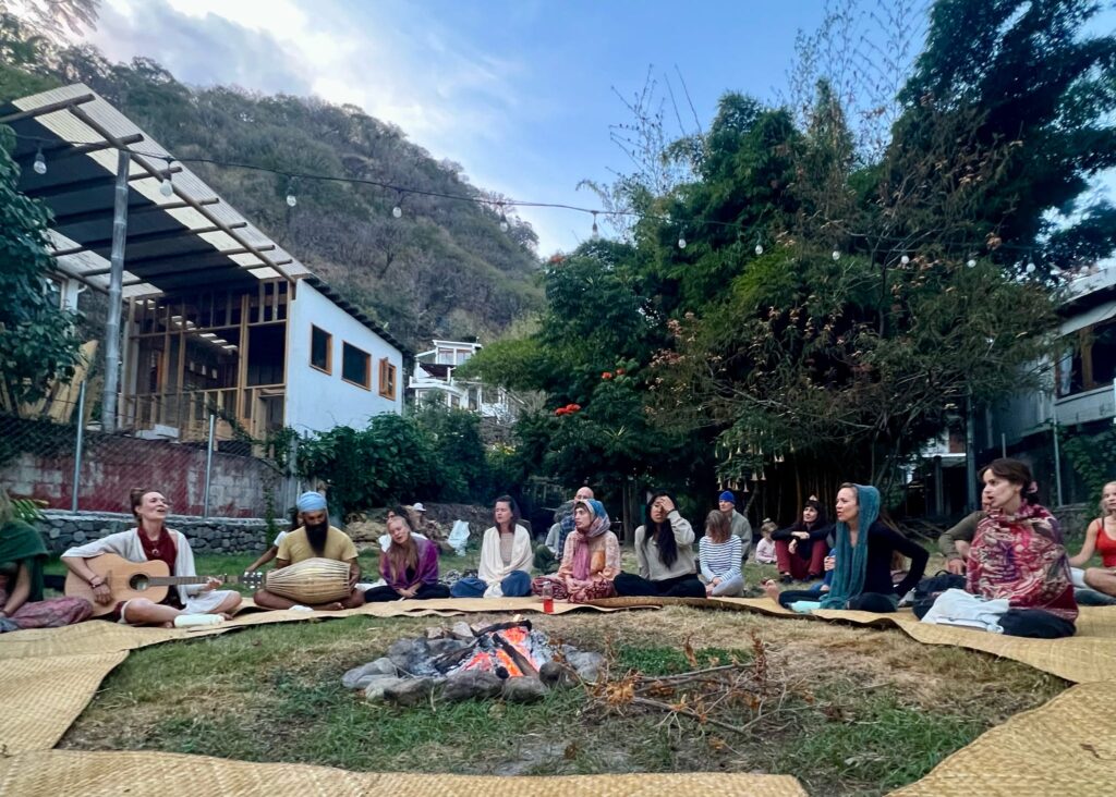 kirtan sarnai atitlan guatemala